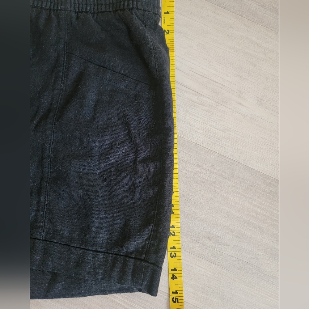 Old Navy Black Relaxed Shorts - Picture 7 of 7